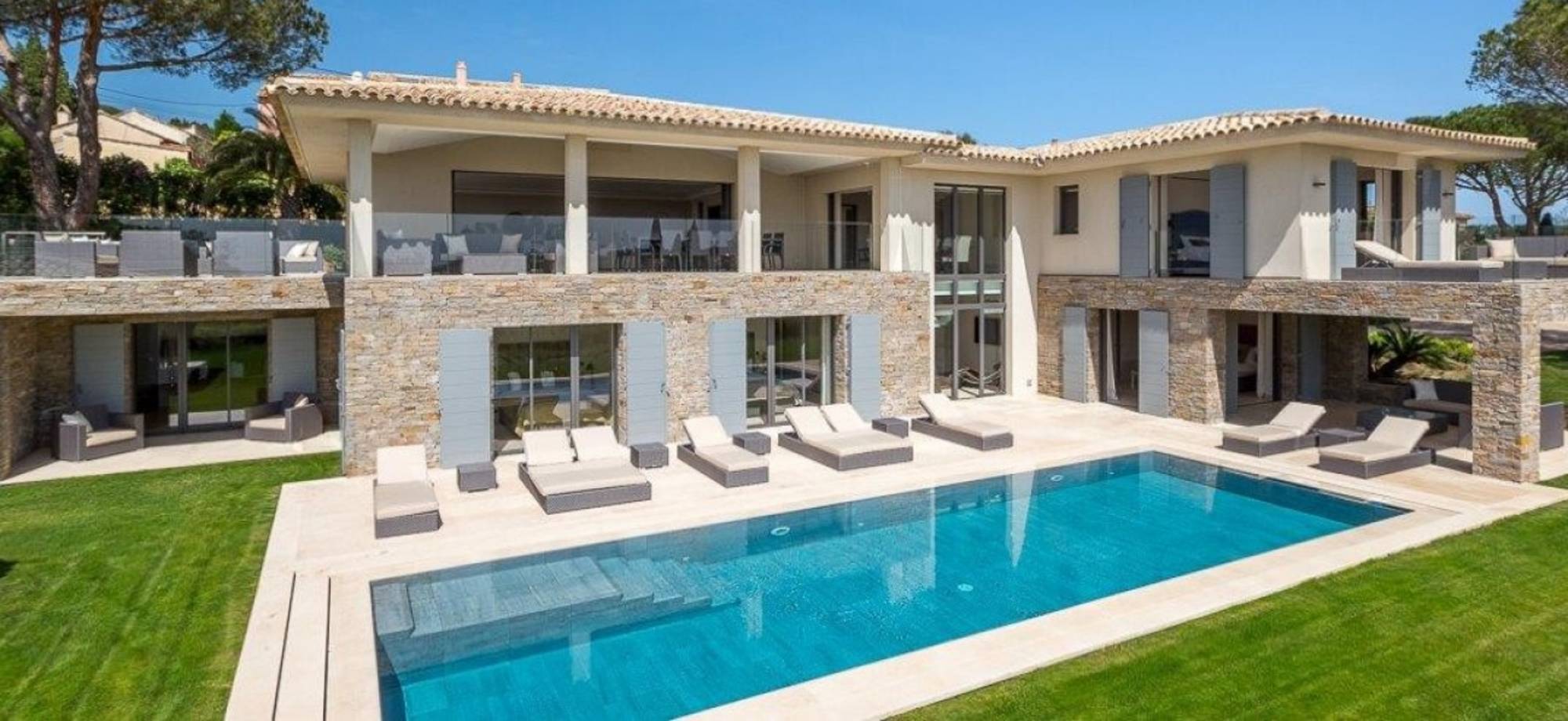 Dining table at Le Chardon - large luxury chalet